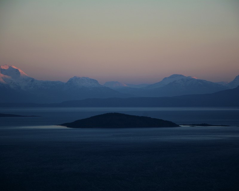 O Norte da Noruega pode se transformar em um lugar mágico quando é retratado pelo olhar de alguns fotógrafos. Foi isso que Bjørg-Elise Tuppen conseguiu fazer ao explorar o paralelo 68º norte, na região de Vestfjorden. E, essas fotos você pode ver logo abaixo.