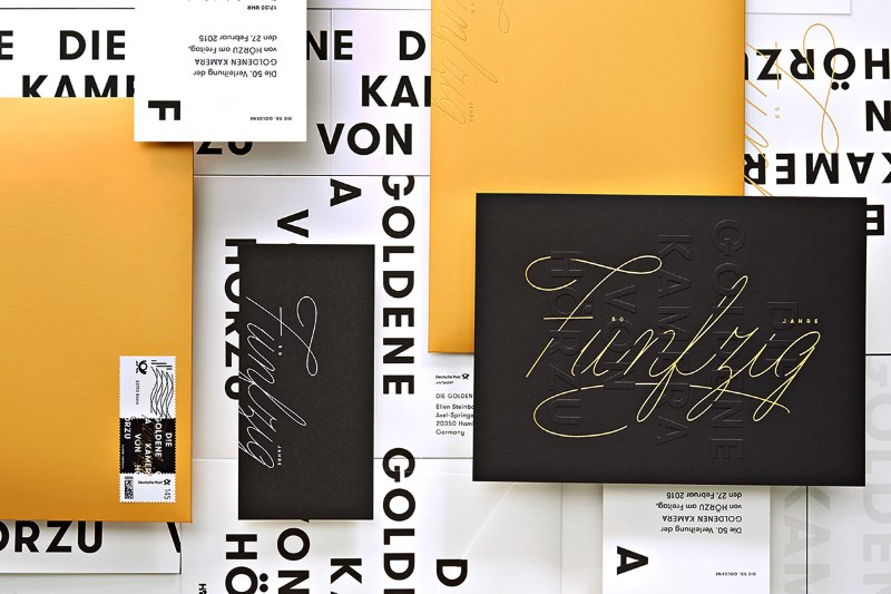 Paperlux é um estúdio de design alemão com uma paixão especial por design gráfico, materiais impressos e tipografia. Lá de Hamburgo, eles produzem belíssimos trabalhos de identidade visual com um cuidado e uma atenção excessiva aos detalhes.