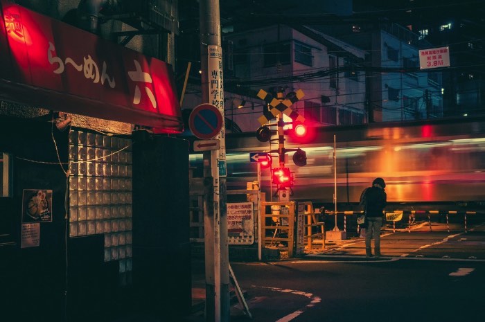 Masashi Wakui é um fotógrafo japonês cujo trabalho de fotografia é repleto de belíssimos retratos noturnos de Tóquio. A capital japonesa nunca pareceu tão cinematográfica quanto nas fotos que você vai ver aqui