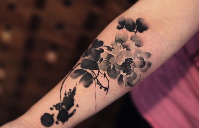 O trabalho da chinesa Chen Jie é conhecido online como New Tattoo. É assim que ela escolheu chamar seu trabalho de tatuagens repleto de referências asiáticas que parecem ir direto em choque com técnicas ocidentais de tatuagem.