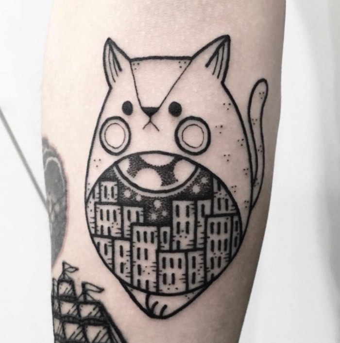 Hugo Tattooer é um tatuador e artista sul coreano que trabalho em um estúdio privado em Seul. Seu trabalho é marcado por desenhos originais que tem um visual bem característico e, também, muito fofo. Tão fofo que passei por todo seu instagram selecionando as fotos que você vai poder ver logo abaixo.