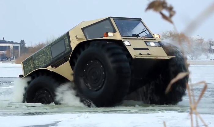 SHERP é um veículo anfíbio russo que tem um visual bem peculiar. Criado pelo mecânico Alexei Garagashyan, lá de São Petersburgo, esse veículo é um pouco menos do que um caminhão e muito mais do que um carro.