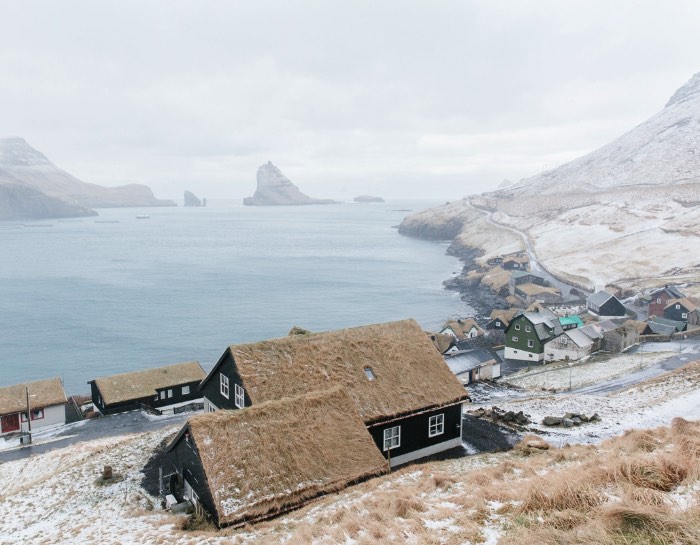 Descobri o trabalho de fotografia de Kevin Faingnaert logo após minha viagem para Faroe Islands, um grupo de ilhas perdido no Atlântico Norte entre a Noruega, a Islândia e a Escócia. E, acredito que, acabei gostando muito mais do seu trabalho por conseguir reconhecer os locais e por ver as coisas e os locais de um jeito diferente dele.