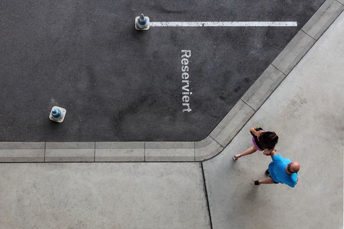 Quando você observa uma cidade por uma perspectiva diferente, você aprender que a cidade em si é formada de formas abstratas e padrões visuais. É isso que Robert Götzfried resolveu mostrar para o mundo quando fotografou Munique, sua cidade natal.