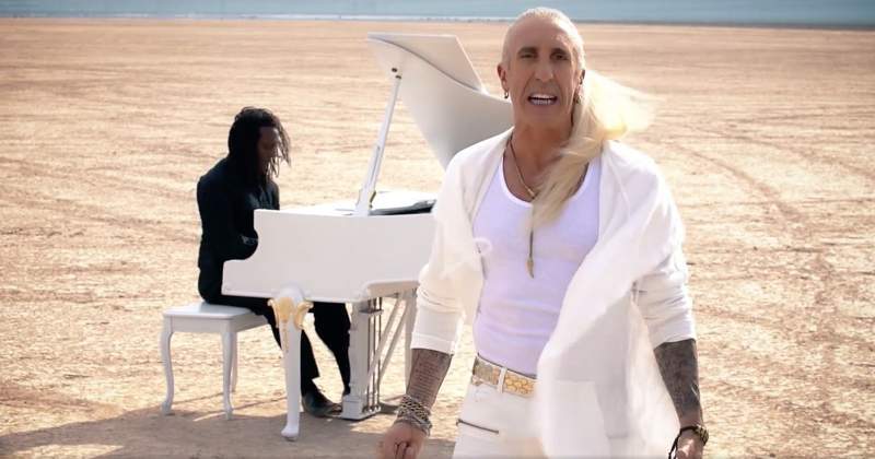 É complicado para mim pensar na combinação de Dee Snider e Criss Angel sem pensar em algo repulsivo ao extremo. Tudo bem que o Dee Snider, vocalista da banda Twisted Sister, é um dos personagens mais carismáticos do rock dos anos oitenta. Meu problema não é com ele. Meu problema é com o Criss Angel mesmo.