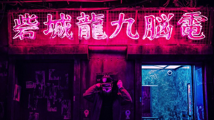 Liam Wong é um designer gráfico escocês e trabalha na Ubisoft de Montreal. Apesar de seu trabalho ser o design, seu portfolio de fotografia anda chamando mais atenção do que qualquer coisa que ele tenha feito previamente. E é tudo culpa de um projeto fotográfico que ele chamou de The beauty of Tokyo at night.