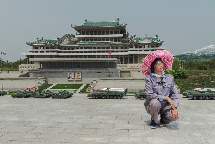 No início de 2014 o Koryo Studio convidou o fotógrafo esloveno Matjaz Tancic para um projeto que envolvia retratos na Coréia do Norte. A equipe tinha permissão do país para fotografar as pessoas em diferentes cidades do país, sejam elas trabalhando ou no dia a dia de comunidades rurais e urbanas. O projeto recebeu o nome de Fotografando a Coréia do Norte e acabou cobrindo mais de 800 quilômetros do país e mostra um pouco da rotina nesse país tão isolado do resto do mundo.