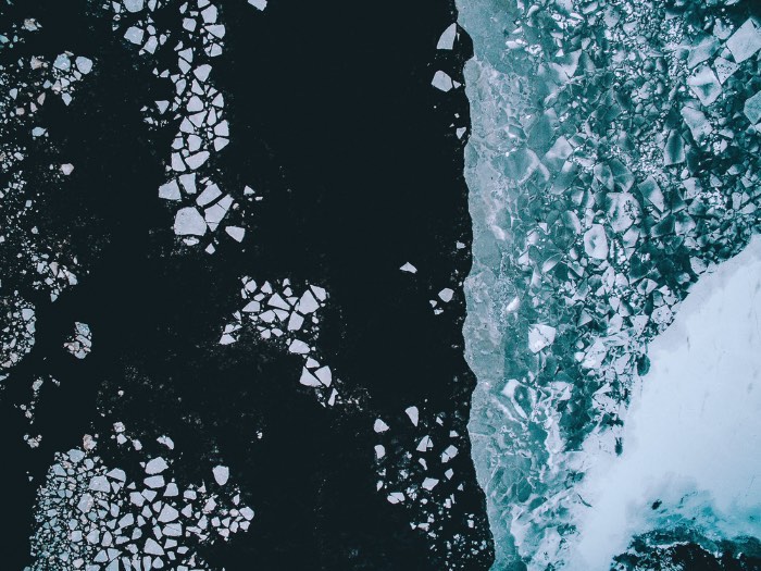 Tobias Hägg é o nome do fotógrafo sueco por trás da fotografia de drones do Airpixelsmedia. Seu trabalho começou há pouco tempo, quando ele criou uma conta no instagram. Foi assim que seu trabalho decolou e ele começou a viajar pelo mundo, fotografando tudo que ele estava vendo por ai.