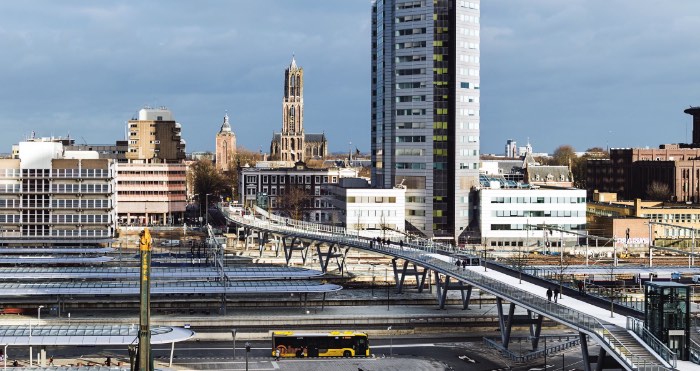 Em dezembro de 2016, foi inaugurada a Moreelsebrug em Utrecht, na Holanda. A Ponte Moreelse, como pode ser chamada em português, é um trabalho do escritório de arquitetura Cepezed e foi através deles que tomei conhecimento desse projeto arquitetônico bem interessante.