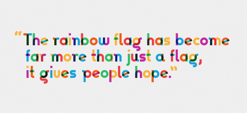 Para celebrar os 66 anos de vida do artista e ativista LGBT Gilbert Baker, o pessoal da NYC Pride e NewFest se juntaram a equipe de design da Ogilvy & Mather’s e a Fontself para criar uma fonte que acabou recebendo o nome de Gilbert. O artista é mais conhecido por ter sido o responsável pela criação da bandeira arco íris em 1978, ícone bastante utilizado no movimento LGBT.