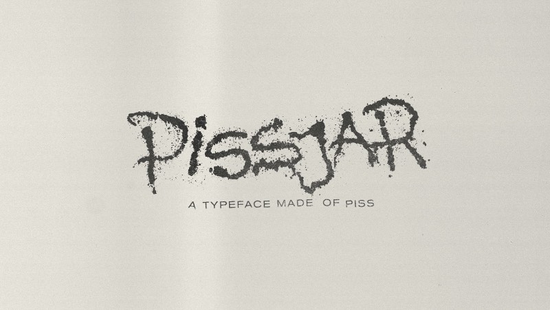 Pissjar Sans é um projeto que começou de forma tímida mas que acabou se tornando algo muito maior. Da capa de um disco, o projeto foi sendo desenvolvido para algo mais completo, e terminou com a criação de um alfabeto completo que foi criado com as contribuições de todas as pessoas da banda Pissjar.