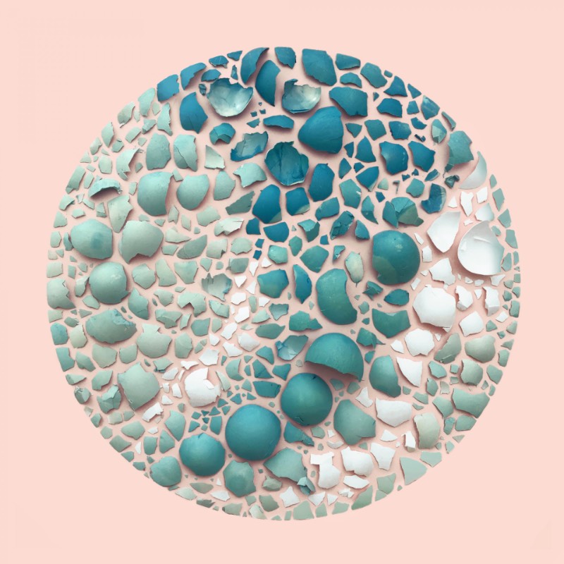 Kristen Meyer é uma designer americana cujo portfólio é repleto de imagens que misturam objetos do dia a dia com uma precisão geométrica fora do comum. Tudo isso é feito para criar fotografias que parecem brincar com nossos olhos.