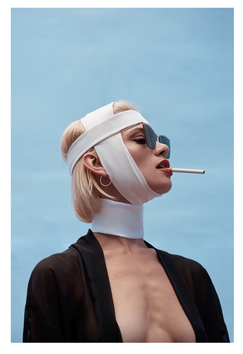 Basado em Berlim, o fotógrafo húngaro Jácint Halász explora o corpo humano de uma forma estilizada e provocativa. Investigando o erotismo da forma humana e a sexualidade de uma forma divertida, através de imagens que são montadas com confiança e uma sensibilidade estética. 