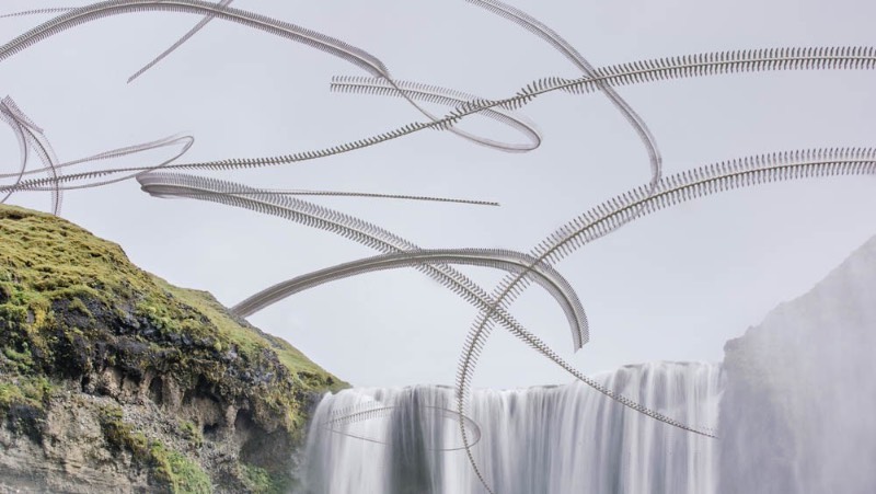 Através de vários anos de fotografia, Xavi Bou tem usado de suas câmeras para documentar através de longas exposições, toda a beleza dos padrões de voos dos pássaros. Esse projeto recebeu o nome de Ornitographies e é lá que você verá as imagens abstratas que são criadas pelos pássaros.