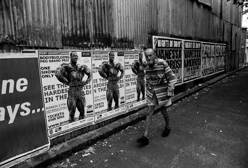 Quando Jesse Marlow estava estudando fotografia, seu professor de fotojornalismo sempre mandava seus alunos para a rua com um briefing aberto e com a tarefa simples e observar o mundo ao seu redor. Essas caminhadas fotográficas tinham o objetivo de abrir a mente dos alunos para explorar a cidade de forma visual.