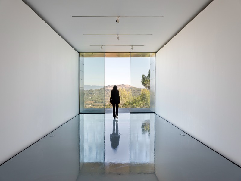 A Richard Rogers Drawing Gallery é uma construção retangular de 120m², completamente opaca, a galeria foi projetada dessa forma para concentrar o olho do visitante para as obras que serão expostas por lá. 