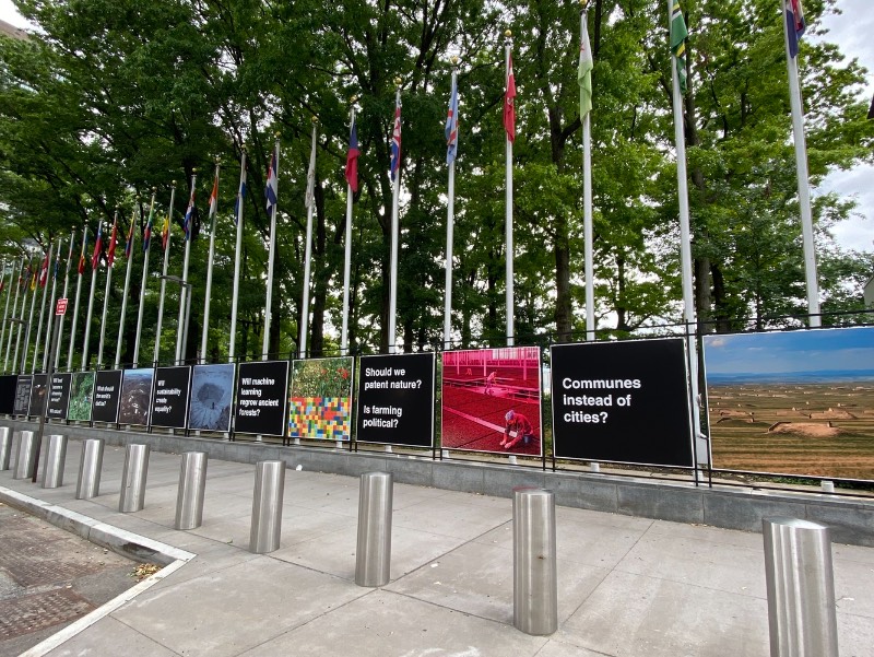 Countryside at the United Nations é uma exposição temporária acessível ao público curada pelo pessoal da AMO, o braço de publicação e pesquisa da OMA. Essa exposição consiste em uma série de painéis que apresentam questões e imagens que ilustram algumas das transformações rurais mais importantes da atualidade.