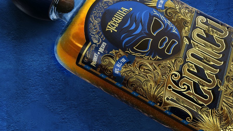 As embalagens das Tequilas Técnico e Rudo tem seu design inspirado nas lucha libre, aquela forma bem particular de luta livre que existe no México. O design dessas embalagens ficou nas mãos do design Anton Burmistrov e, nesse trabalho, dá para ver como ele usou do seu amor pela cultura do México para criar algo visualmente especial.
