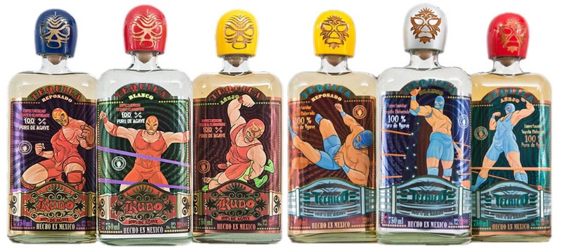 As embalagens das Tequilas Técnico e Rudo tem seu design inspirado nas lucha libre, aquela forma bem particular de luta livre que existe no México. O design dessas embalagens ficou nas mãos do design Anton Burmistrov e, nesse trabalho, dá para ver como ele usou do seu amor pela cultura do México para criar algo visualmente especial.