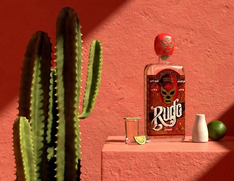 As embalagens das Tequilas Técnico e Rudo tem seu design inspirado nas lucha libre, aquela forma bem particular de luta livre que existe no México. O design dessas embalagens ficou nas mãos do design Anton Burmistrov e, nesse trabalho, dá para ver como ele usou do seu amor pela cultura do México para criar algo visualmente especial.