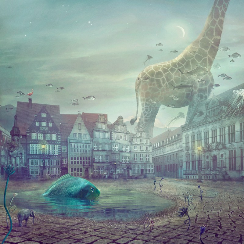 Usando de elementos alegóricos, Nikolina Petolas apresenta suas visões misteriosas através de imagens que parecem guiar o espectador por paisagens oníricas e cenários de fantasia. É assim que a artista visual croata trabalha com sua arte.