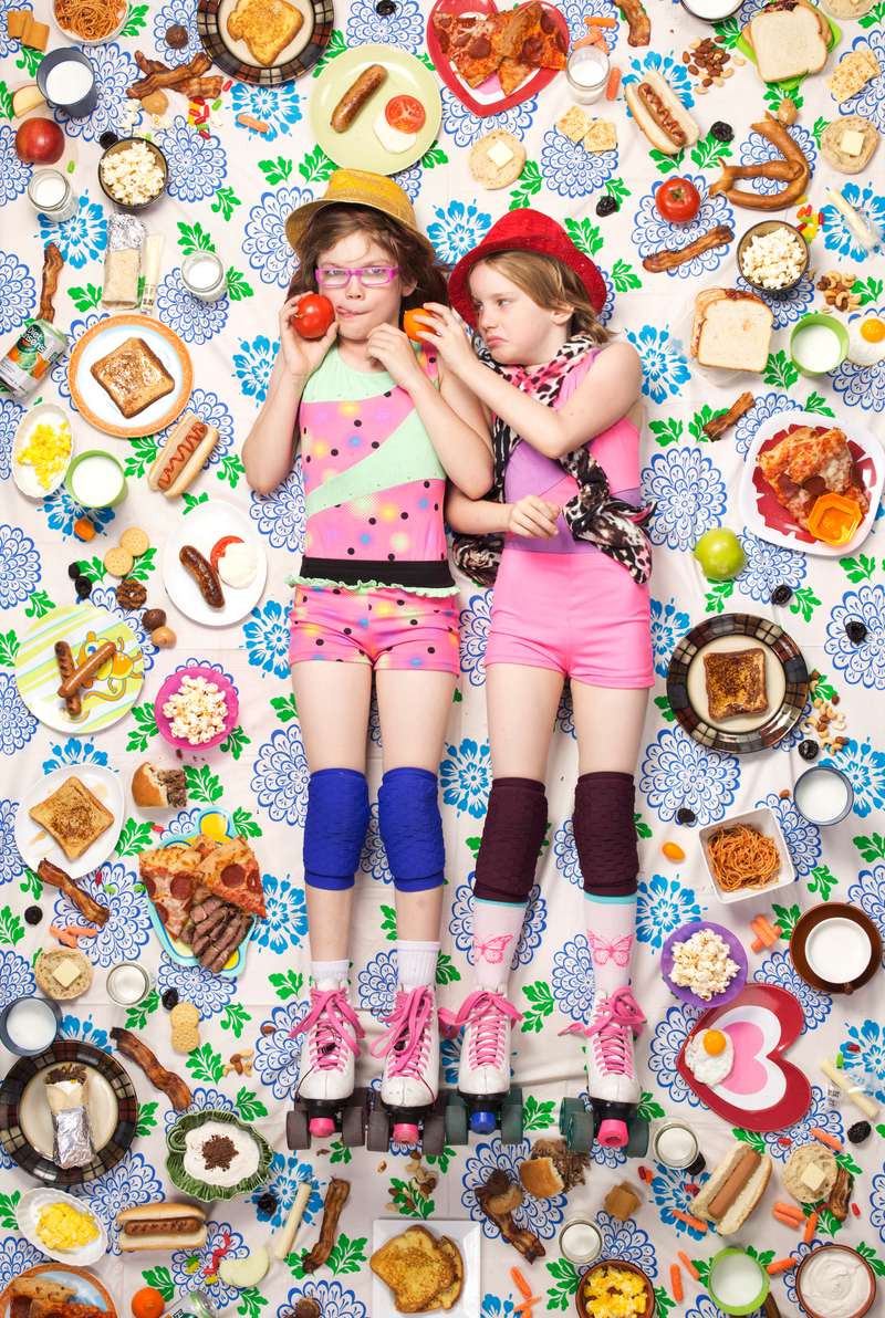 Com a obesidade infantil em ascensão e pensando na globalização da nutrição que o fotógrafo Gregg Segal decidiu documentar como seria uma semana de comida para uma criação ao redor do mundo. Concentrando suas lentes nas dietas das crianças, aquelas que terão seus futuros hábitos alimentares marcados através desses anos de formação, suas fotografias acabam tratando de cultura, classes sociais e de nutrição.