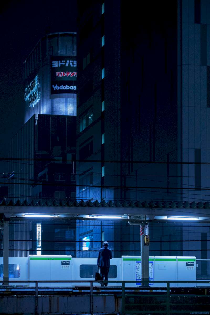 Quando você começa a observar o trabalho de fotografia de Liam Wong, você parece entrar num novo universo. Por mais que as suas fotos sejam de lugares reais e estão presas no aqui e agora, a forma com a qual ele toma de algumas liberdades artísticas leva as suas imagens para fora da realidade.
