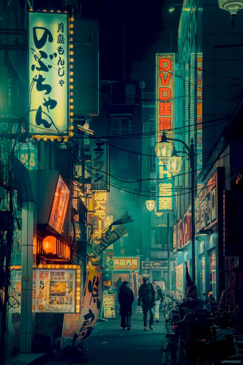 Quando você começa a observar o trabalho de fotografia de Liam Wong, você parece entrar num novo universo. Por mais que as suas fotos sejam de lugares reais e estão presas no aqui e agora, a forma com a qual ele toma de algumas liberdades artísticas leva as suas imagens para fora da realidade.