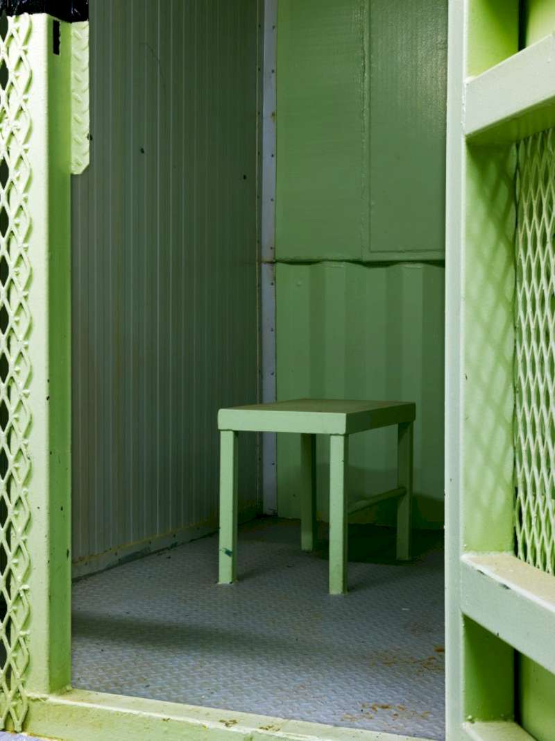 A base naval norte-americana de Guantánamo fica em Cuba e abrigou centenas de homens detidos após os ataques de 11 de setembro de 2001. As fotos que você pode ver aqui foram feitas por Edmund Clark e documentam um lado diferente dessa base militar. 