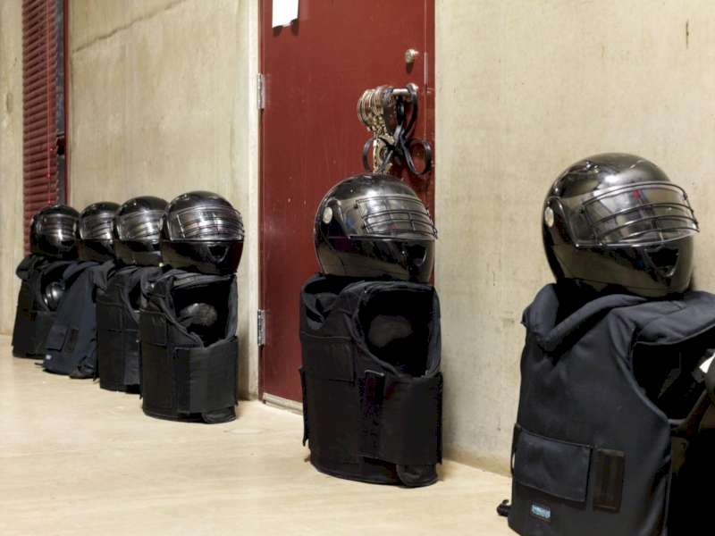 A base naval norte-americana de Guantánamo fica em Cuba e abrigou centenas de homens detidos após os ataques de 11 de setembro de 2001. As fotos que você pode ver aqui foram feitas por Edmund Clark e documentam um lado diferente dessa base militar. 