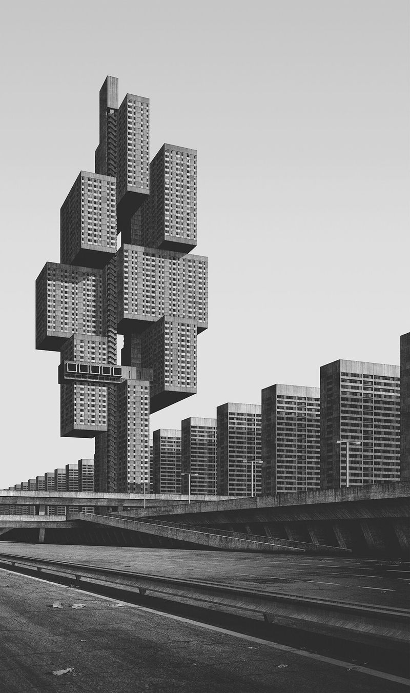 Em 1975, J.G. Ballard escreveu um livro onde o autor descreve uma nova realidade social onde todos vivem em arranha-céus sem emoção e imune as pressões da vida. Foi a pensar nisso que o designer Clemens Gritl resolveu criar uma série de imagens que recebeu o nome de A Future City From The Past.