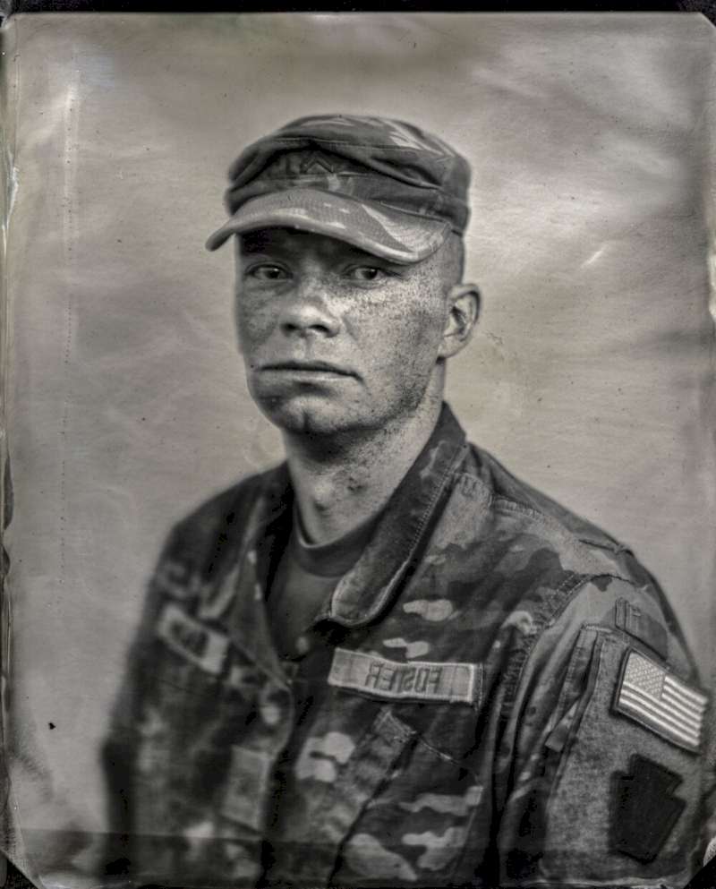 Joseph Wyman é um fotógrafo americano baseado na cidade de Pittsburgh. Ele serviu no exército americano e, desde 2021, vive viajando pelos Estados Unidos imortalizando pessoas em um processo fotográfico do final dos anos 1800, conhecido como Wet Plate Collodion e chamado Tintypes hoje em dia.