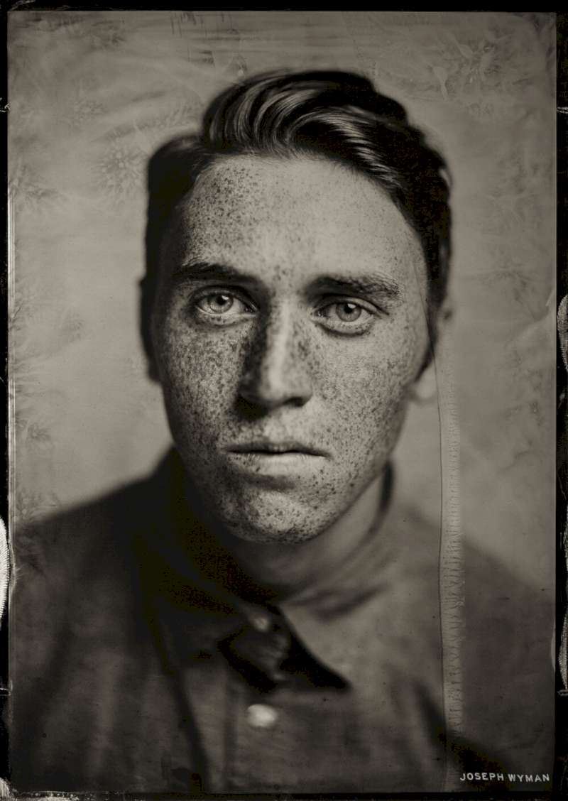 Conheci o portfólio de fotografia do Joseph Wyman acidentalmente quando cliquei em um link que tentava explicar o visual das imagens que aparecem nas telas de loading do Red Dead Redemption 2. Não me lembro como cheguei no seu trabalho mas sei que as imagens que vi por lá me chamaram muito a atenção.