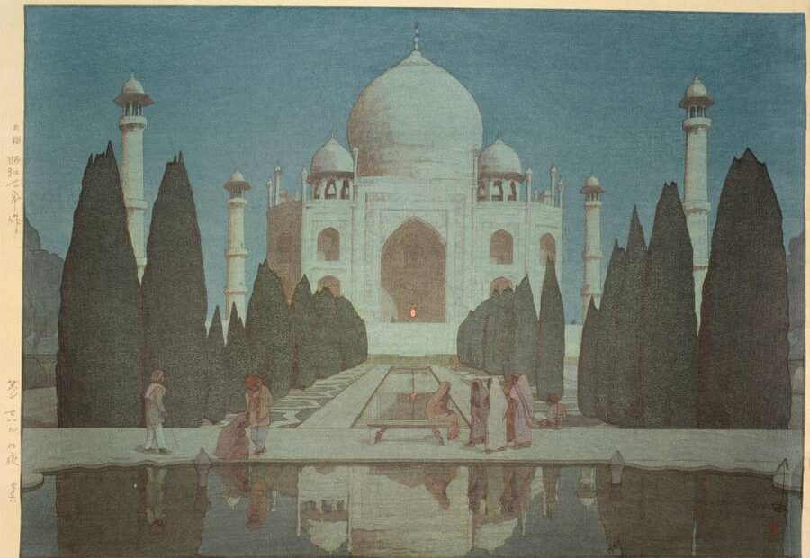 O fascínio de Hiroshi Yoshida pelas paisagens da Índia se estendeu às regiões do norte, onde ele retratou a beleza estonteante das montanhas do Himalaia. Suas imagens capturaram picos cobertos de neve, vales exuberantes e lagos serenos pintaram uma imagem de uma maravilha natural tranquila e inspiradora.