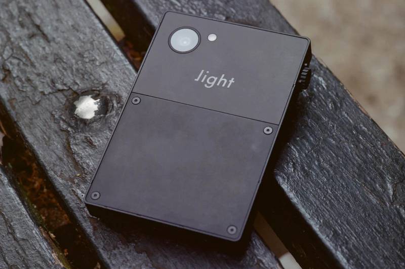 O vício em smartphones é um problema global e a maioria das soluções de desintoxicação digital oferece apenas um alívio temporário. É aí que entra o Light Phone 3: o telefone minimalista que ajuda você a recuperar a sua vida e a se concentrar no que realmente importa.