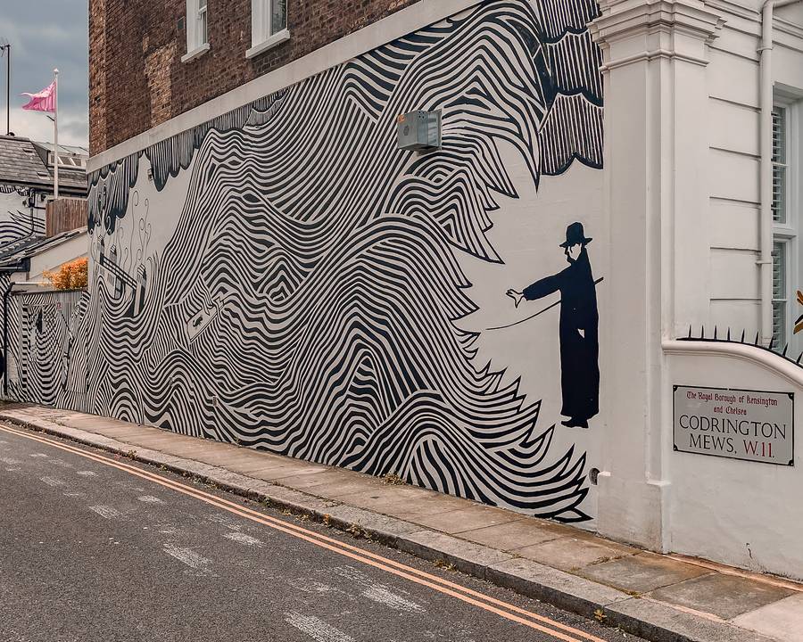 Escondido perto da estação Ladbroke Grove em Londres, você vai encontrar um mural de "The Eraser". Nele, você vai ver uma expansão da arte de capa do álbum solo de Thom Yorke de 2006, "The Eraser". Se você é fã da música de Thom Yorke ou do Radiohead, já sabe para onde ir para conferir esta joia escondida no oeste de Londres.