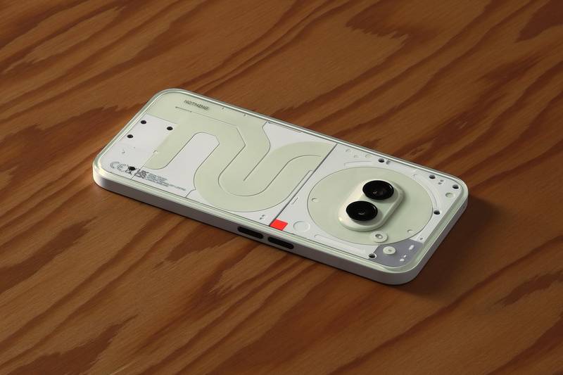 Se você não conhece o Nothing Phone, é hora de descobrir essa empresa inovadora. A Nothing, empresa de tecnologia conhecida por seus designs exclusivos, lançou uma versão específica do seu Phone (2a) chamada Nothing Phone (2a) Plus Community Edition, um nome que pode ser grande demais para o meu gosto, mas que explica bem o que esse produto é. Este telefone é mais do que especial porque foi projetado com a ajuda de fãs do Nothing Phone em todo o mundo e não vemos isso todos os dias!